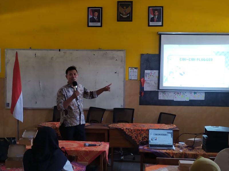 Pengimbasan KODING di KKG GUGUS 01 TREBUNGAN Kec. Mangaran
